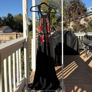 FLORAL EMBROIDERED ROSE BACKLESS DRESS